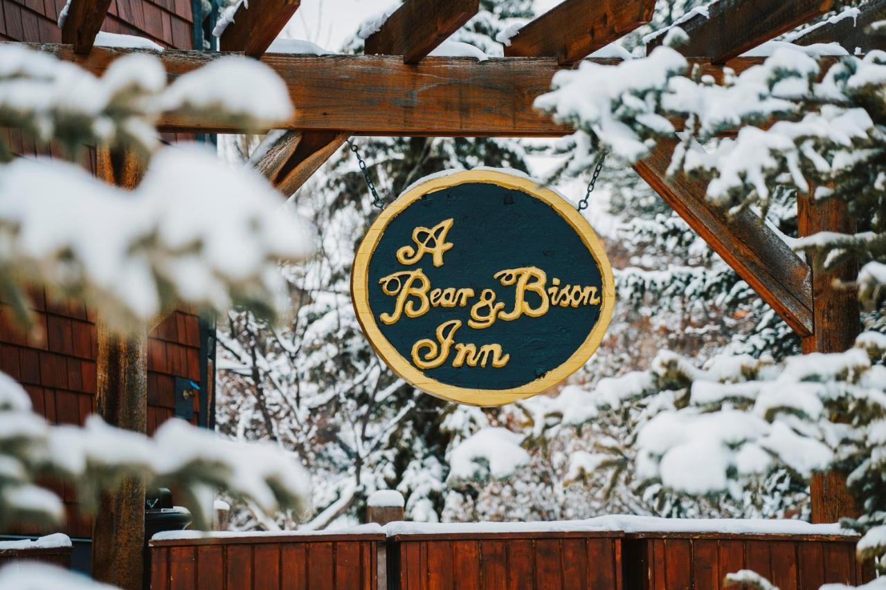 A Bear And Bison Country Inn Canmore Exterior foto