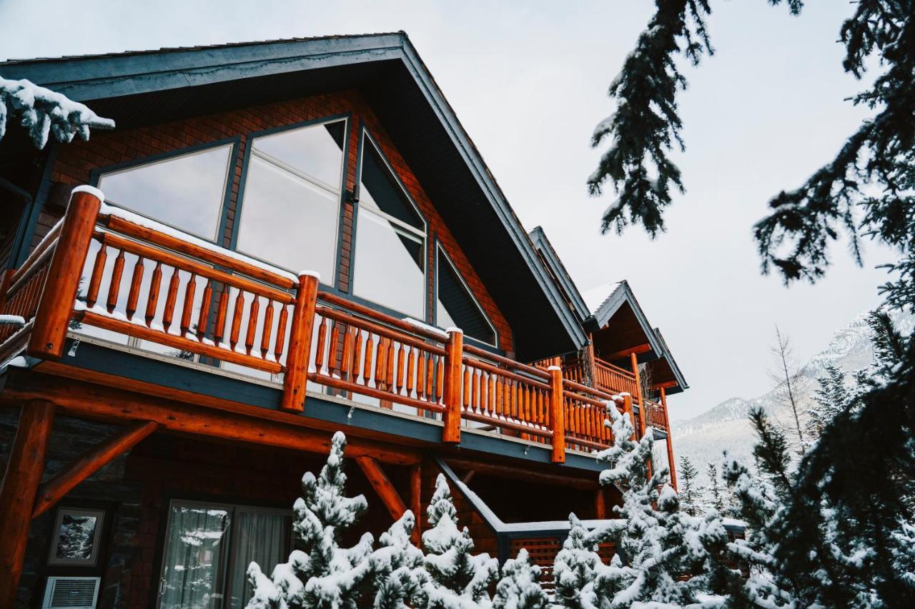 A Bear And Bison Country Inn Canmore Exterior foto