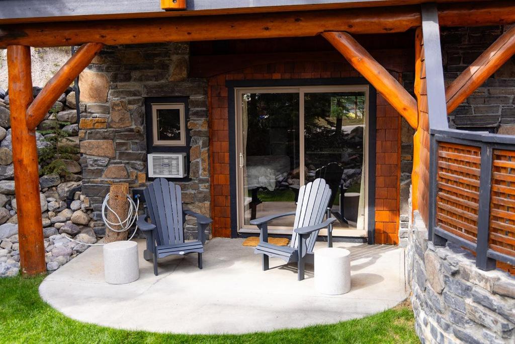 A Bear And Bison Country Inn Canmore Exterior foto