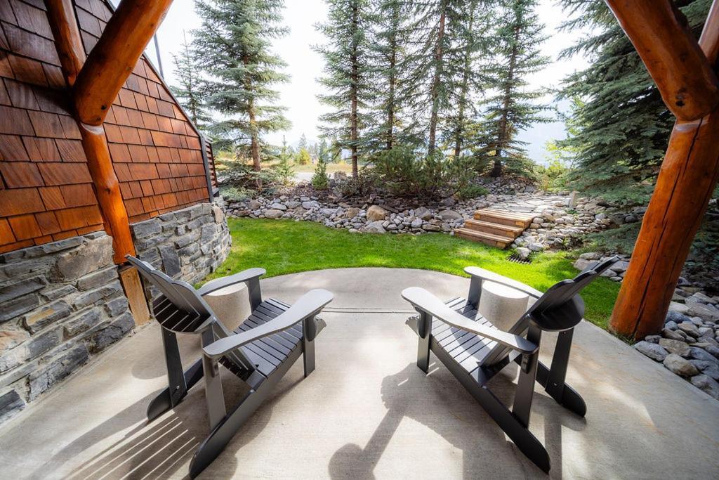 A Bear And Bison Country Inn Canmore Exterior foto