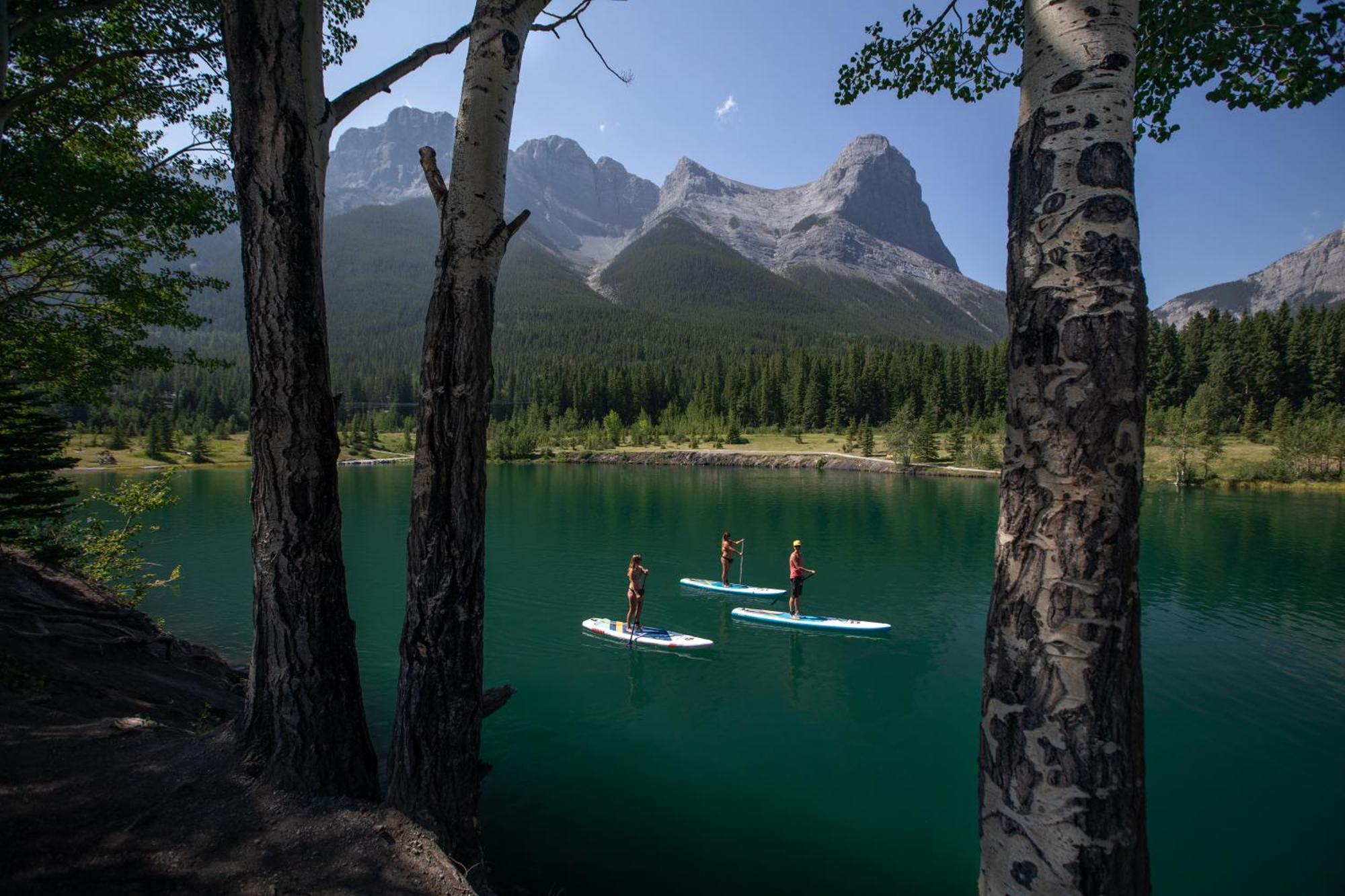 A Bear And Bison Country Inn Canmore Exterior foto