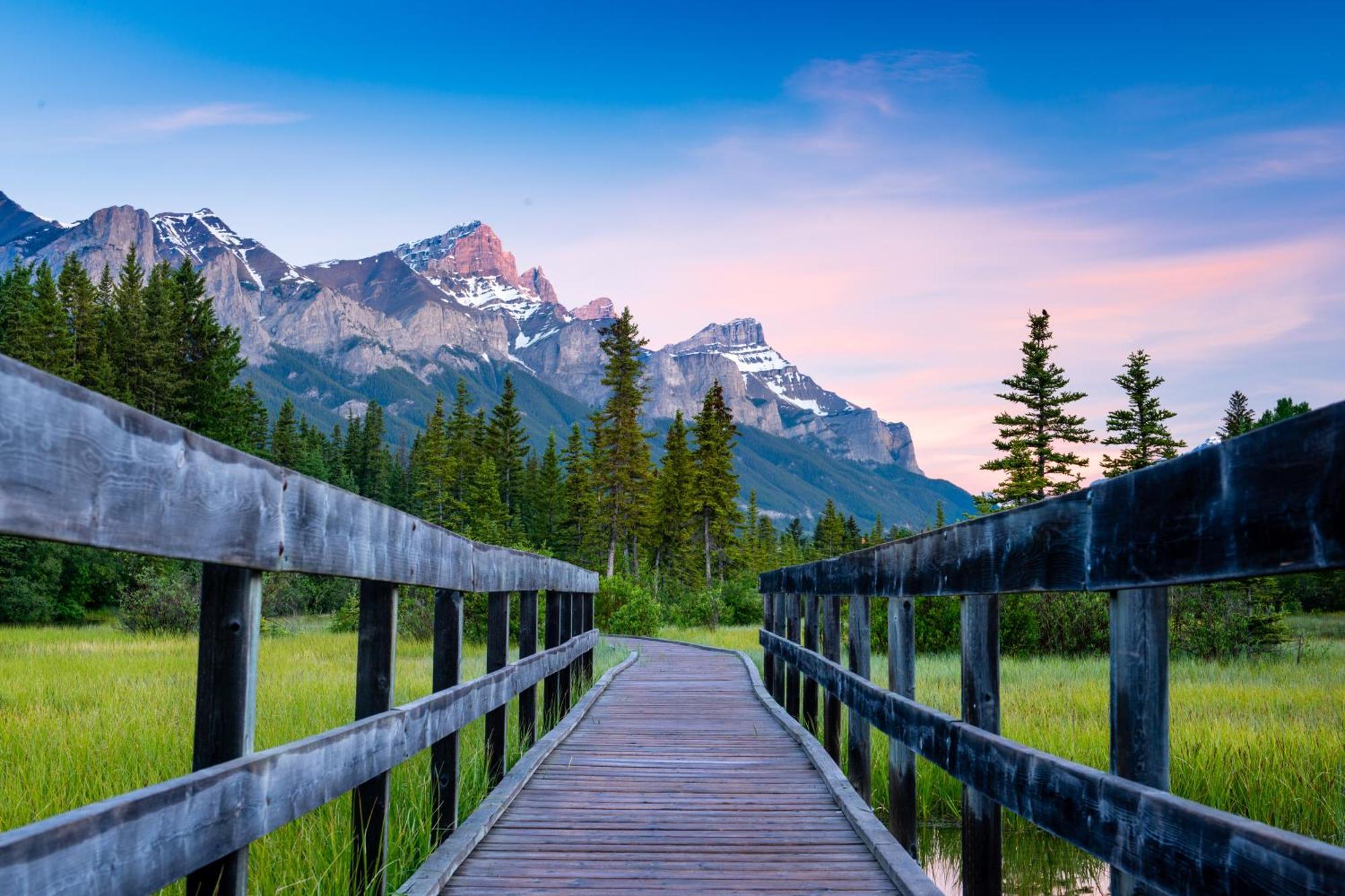 A Bear And Bison Country Inn Canmore Exterior foto
