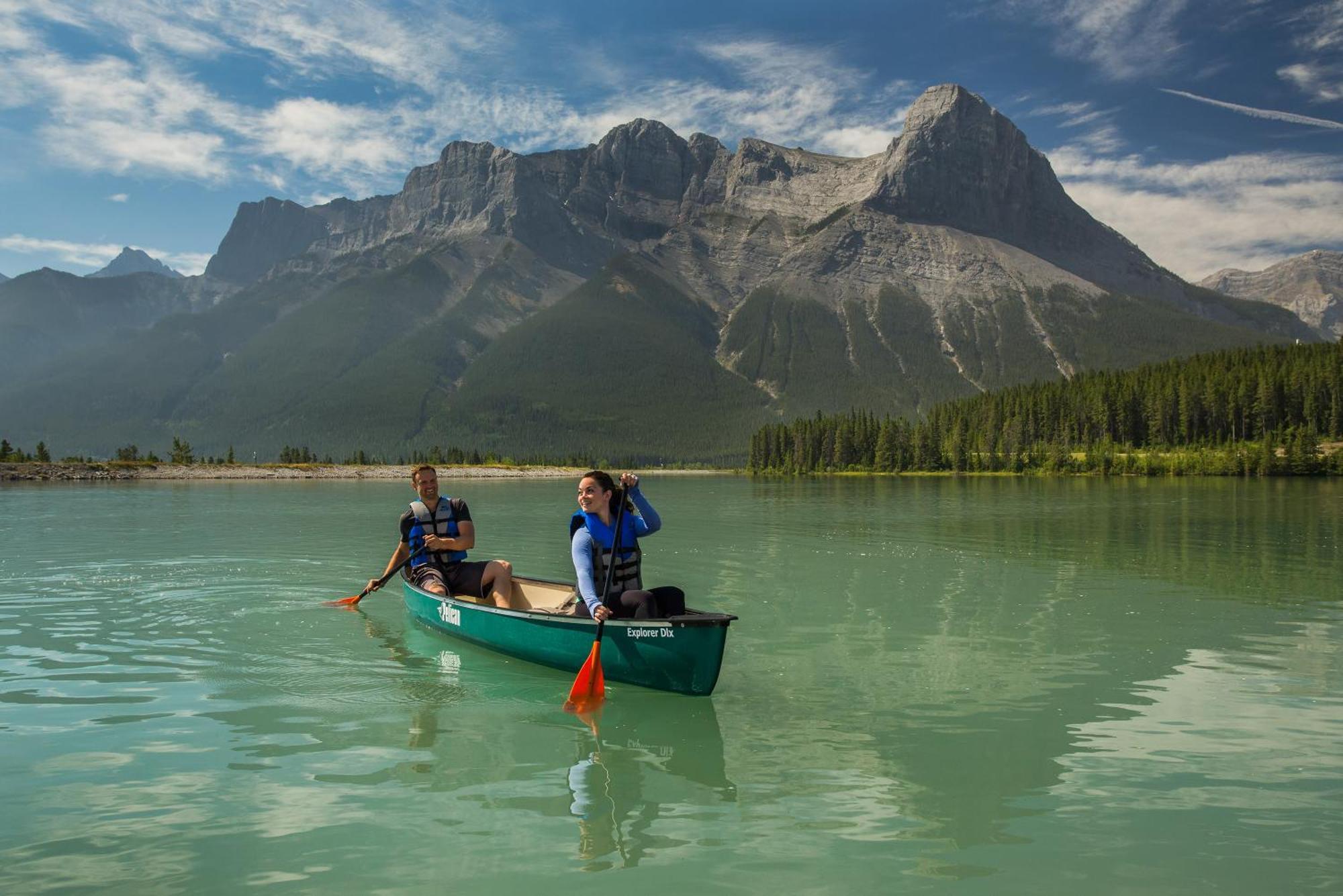 A Bear And Bison Country Inn Canmore Exterior foto