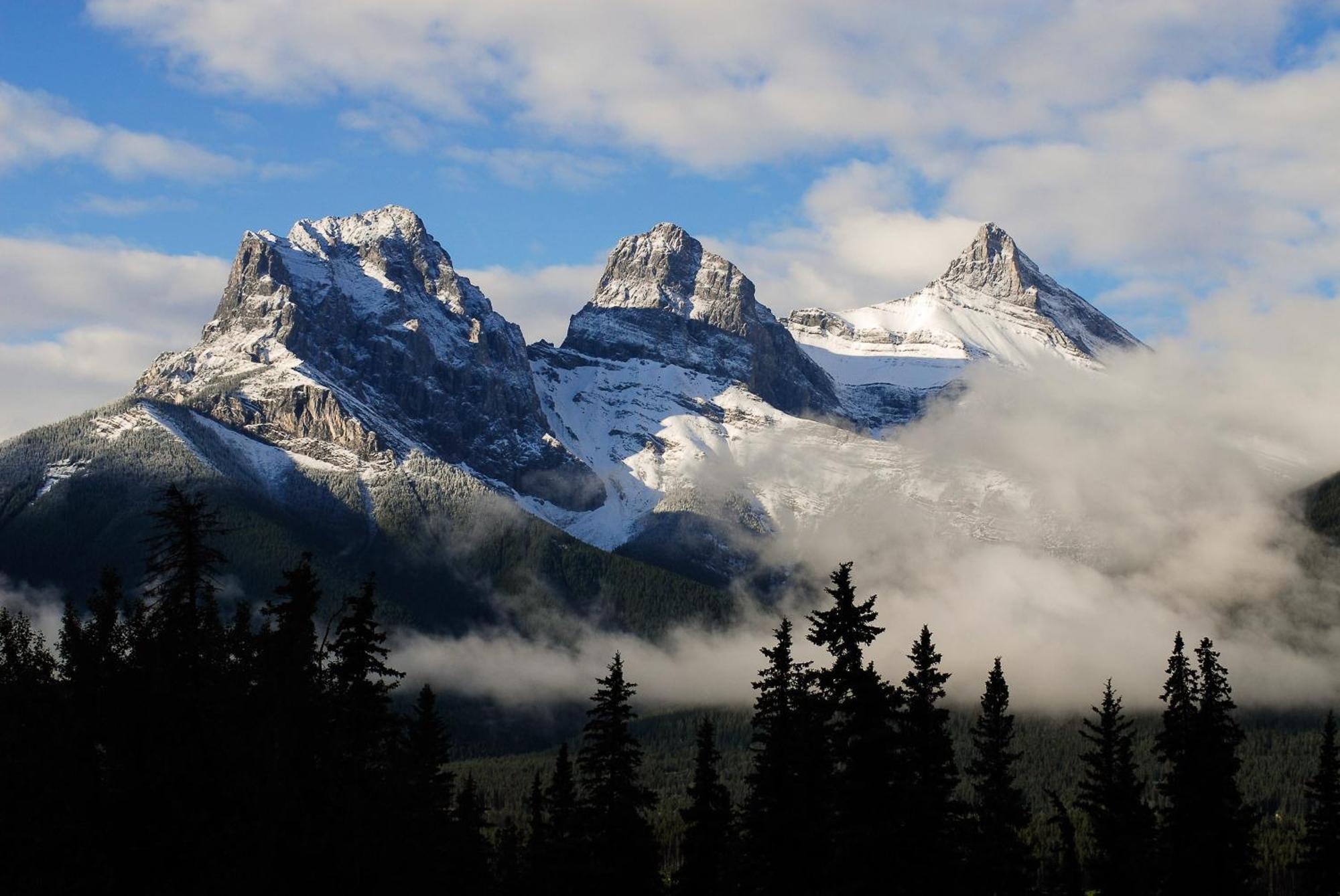 A Bear And Bison Country Inn Canmore Exterior foto