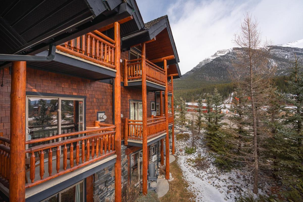 A Bear And Bison Country Inn Canmore Exterior foto