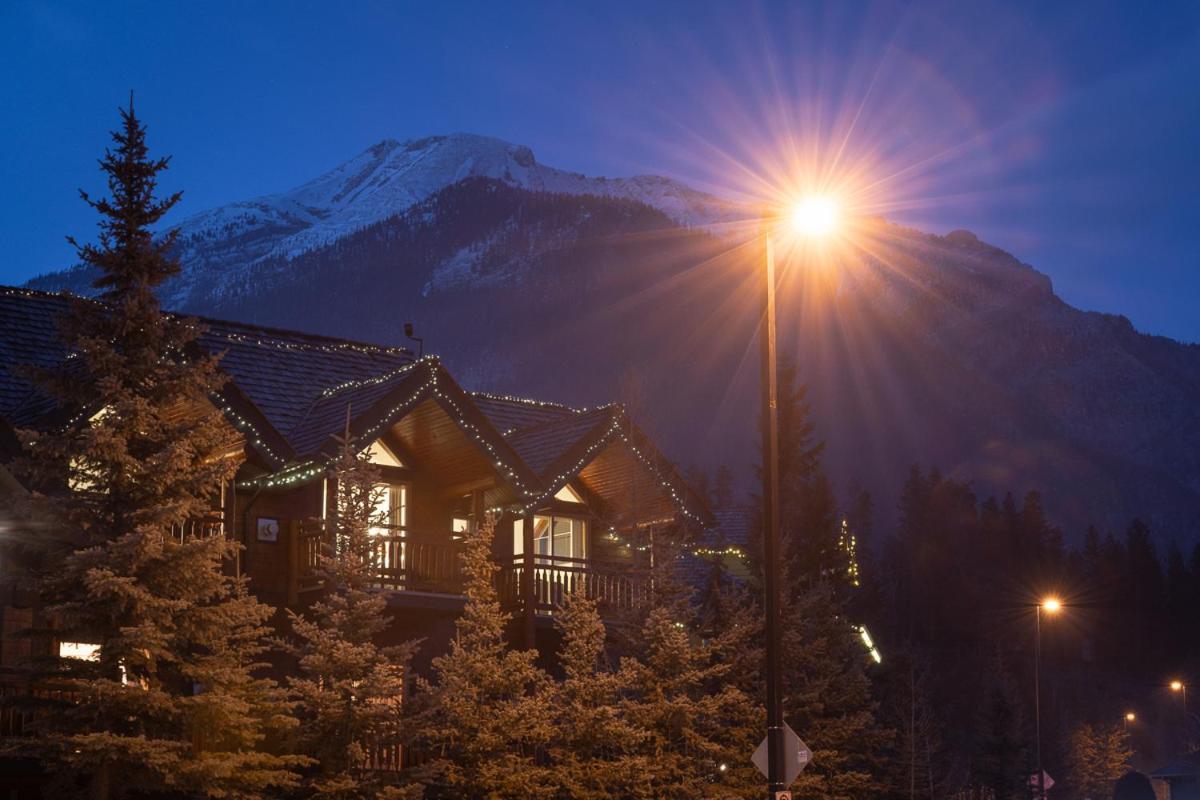 A Bear And Bison Country Inn Canmore Exterior foto