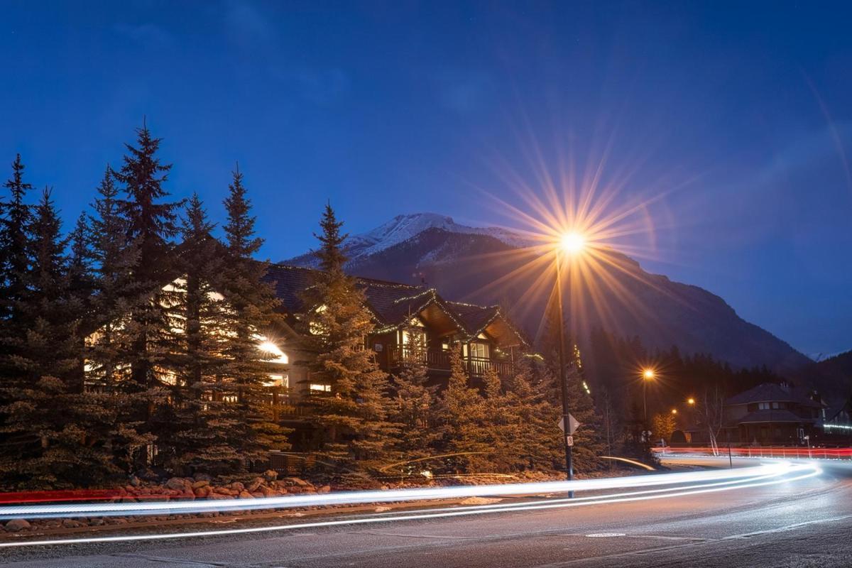 A Bear And Bison Country Inn Canmore Exterior foto