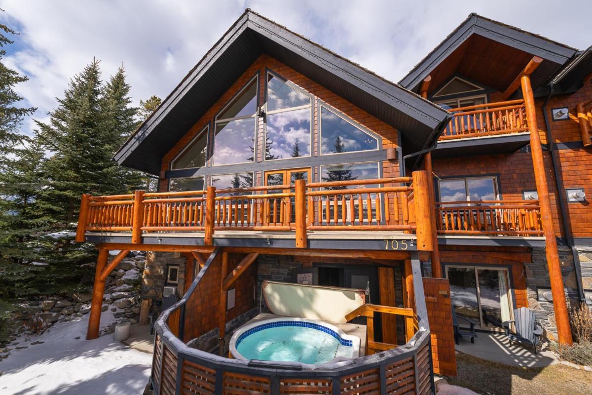 A Bear And Bison Country Inn Canmore Exterior foto