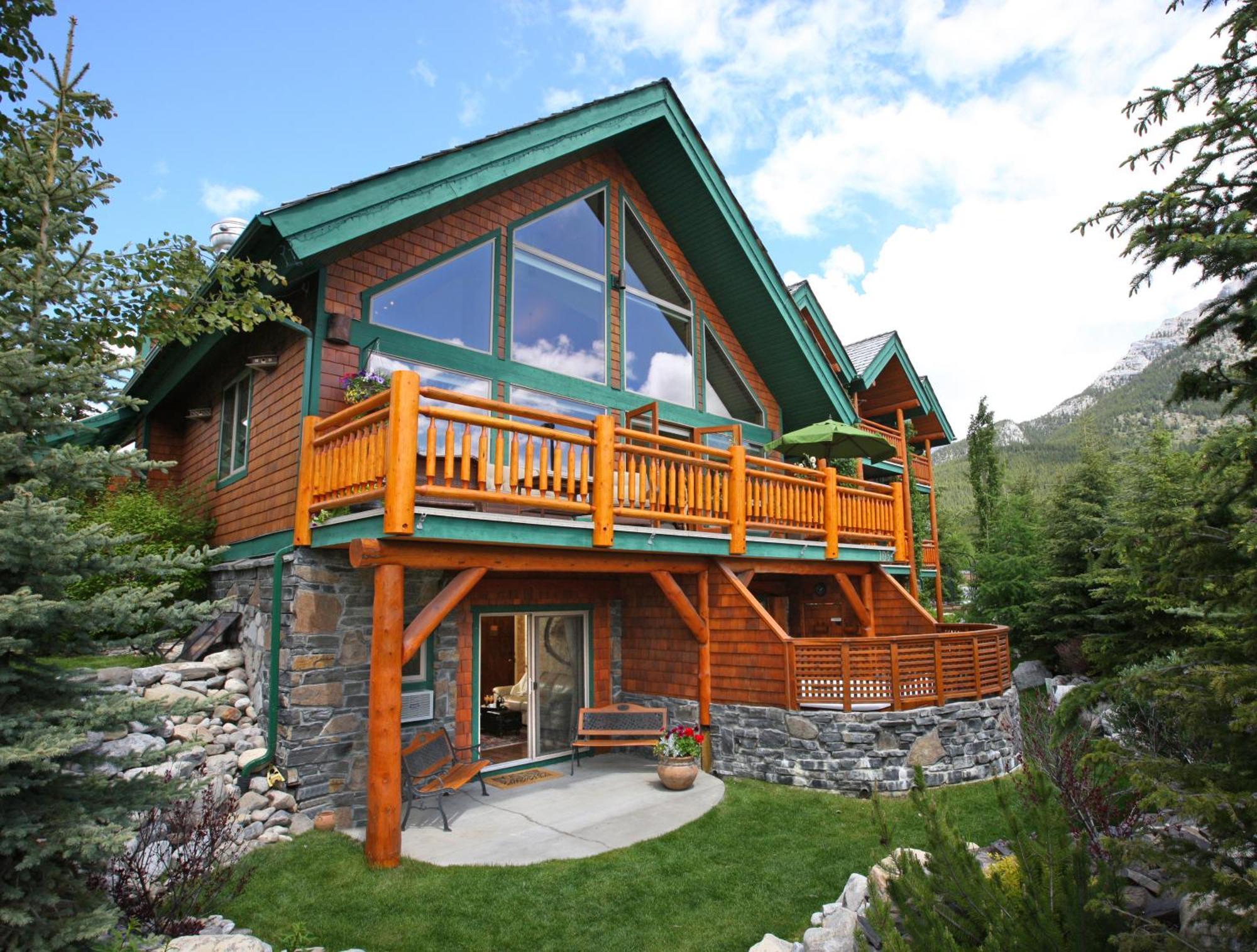 A Bear And Bison Country Inn Canmore Exterior foto